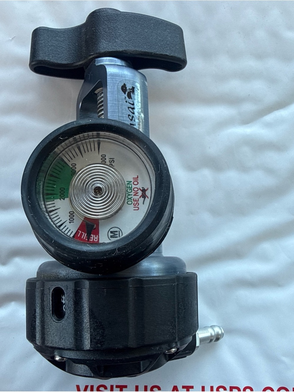 Oxygen Regulator with Gauge - Black